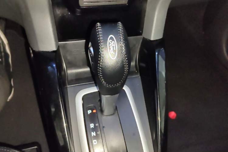 Used Ford EcoSport 2013 1.5L Automatic Prestige Model Gear Lever