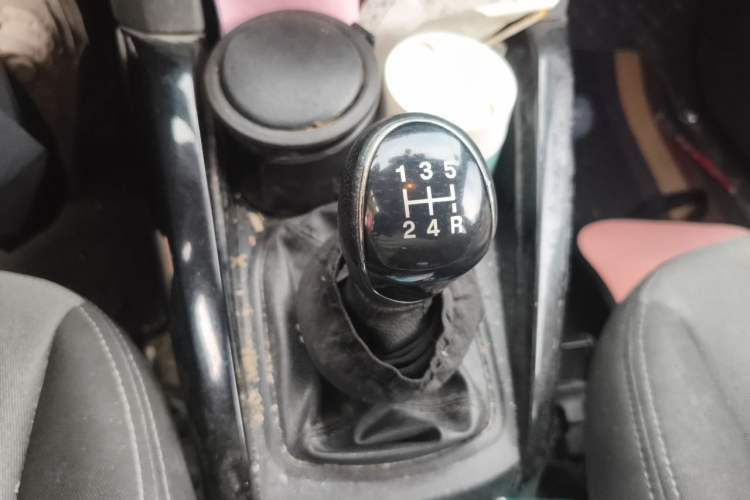 Used Ford EcoSport 2013 1.5L Manual Fashion Model Gear Lever
