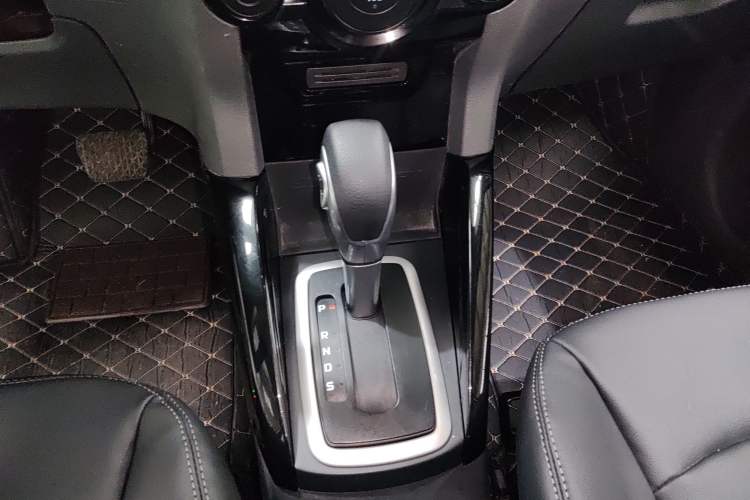 Used Ford EcoSport 2013 1.5L Automatic Fashion Model Gear Lever
