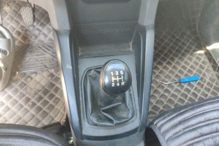 Used Ford EcoSport 2013 1.5L Manual Comfort Model Gear Lever