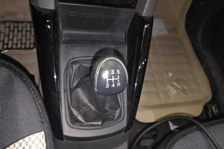 Used Ford EcoSport 2013 1.5L Manual Fashion Model Gear Lever