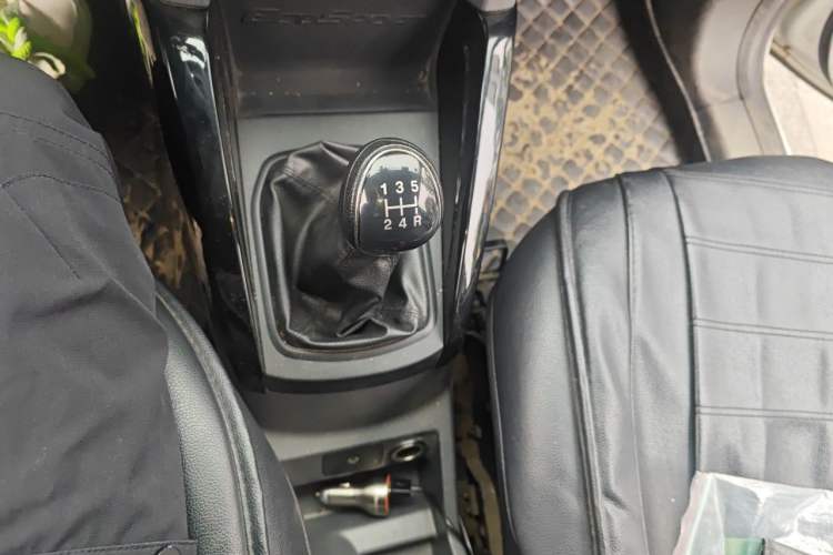 Used Ford EcoSport 2013 1.5L Manual Fashion Model Gear Lever