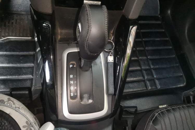 Used Ford EcoSport 2013 1.5L Automatic Prestige Model Gear Lever