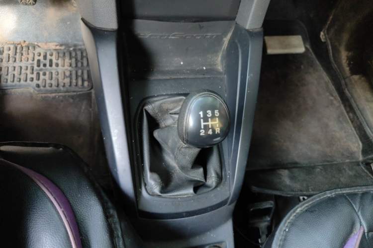 Used Ford EcoSport 2013 1.5L Manual Comfort Model Gear Lever