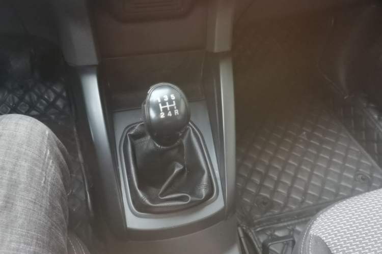 Used Ford EcoSport 2013 1.5L Manual Comfort Model Gear Lever
