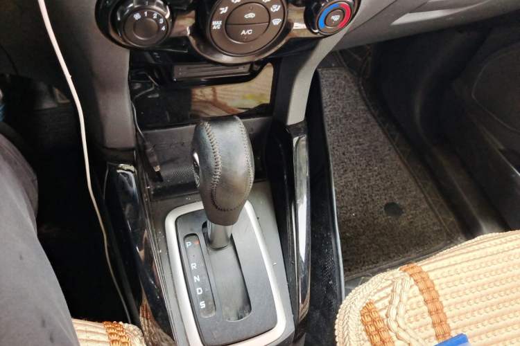 Used Ford EcoSport 2013 1.5L Automatic Fashion Model Gear Lever