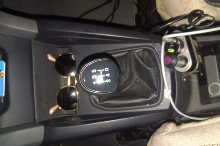 Used Ford EcoSport 2013 1.5L Manual Comfort Model Gear Lever