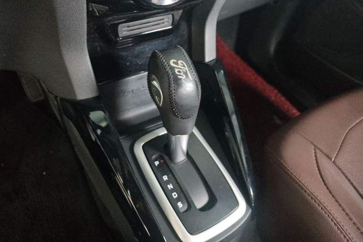 Used Ford EcoSport 2013 1.5L Automatic Fashion Model Gear Lever
