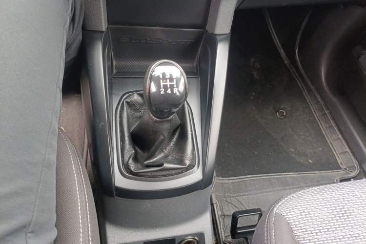 Used Ford EcoSport 2013 1.5L Manual Comfort Model Gear Lever