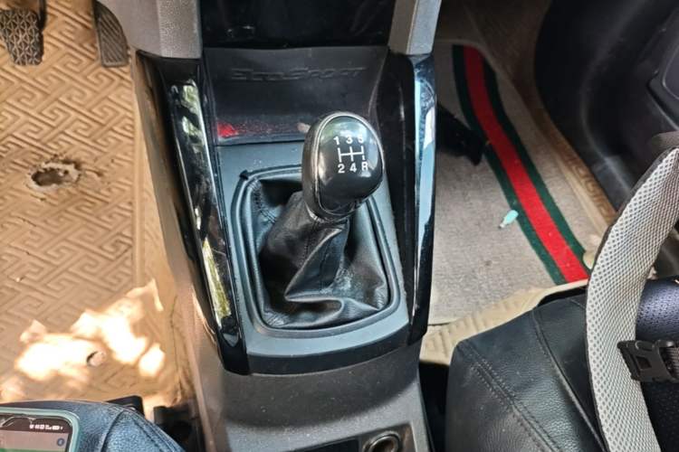 Used Ford EcoSport 2013 1.5L Manual Fashion Model Gear Lever