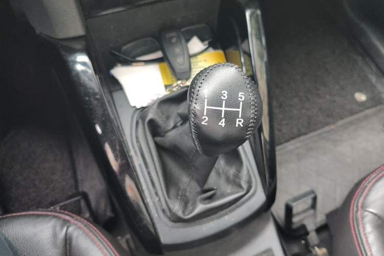 Used Ford EcoSport 2013 1.5L Manual Luxury Model Gear Lever