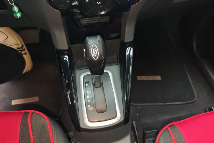 Used Ford EcoSport 2013 1.5L Automatic Fashion Model Gear Lever