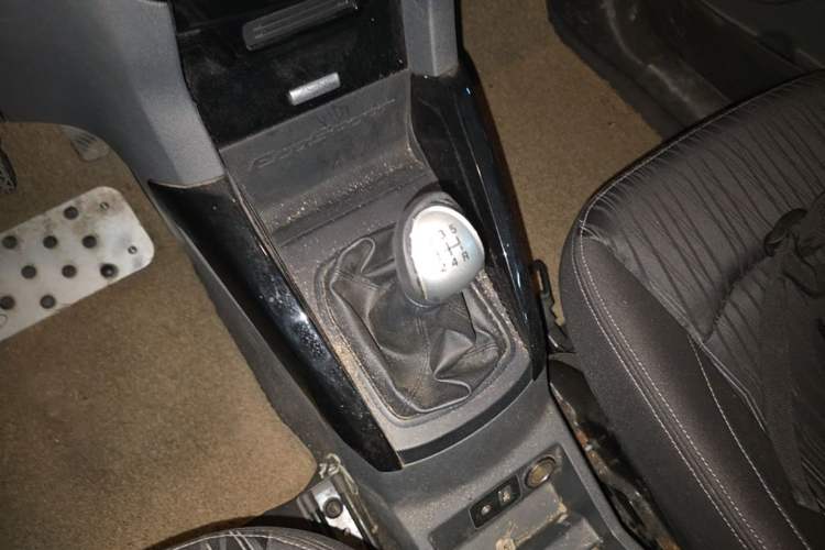 Used Ford EcoSport 2013 1.5L Manual Luxury Model Gear Lever