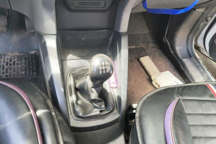 Used Ford EcoSport 2013 1.5L Manual Comfort Model Gear Lever