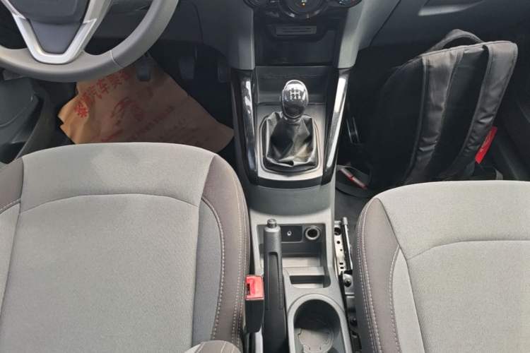 Used Ford EcoSport 2013 1.5L Manual Fashion Model Gear Lever