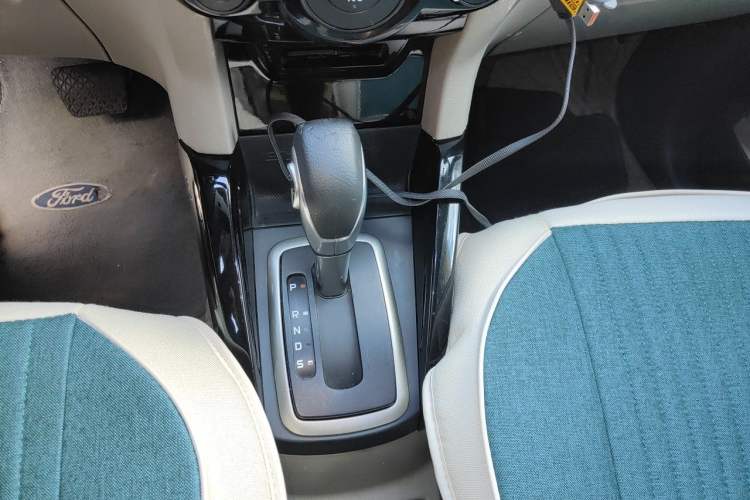 Used Ford EcoSport 2013 1.5L Automatic Fashion Model Gear Lever