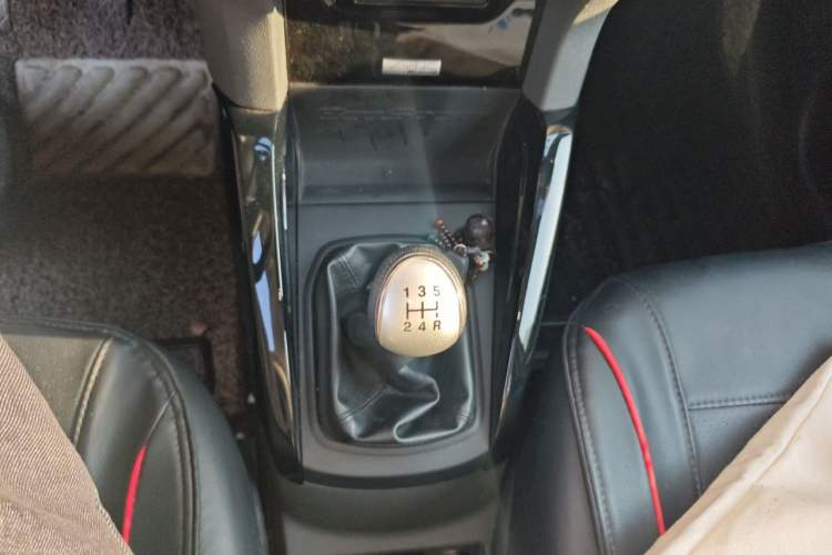 Used Ford EcoSport 2013 1.5L Manual Luxury Model Gear Lever