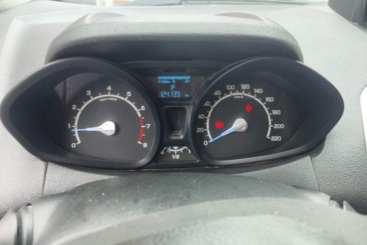 Used Ford EcoSport 2013 1.5L Automatic Fashion Model Instrument Cluster