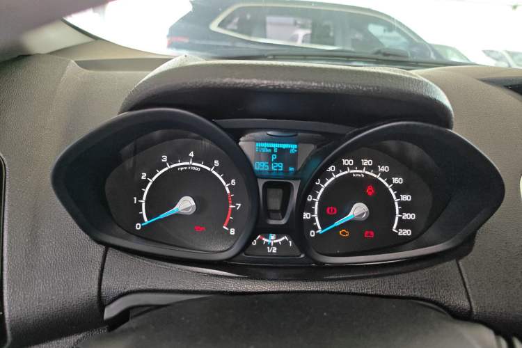 Used Ford EcoSport 2013 1.5L Automatic Fashion Model Instrument Cluster