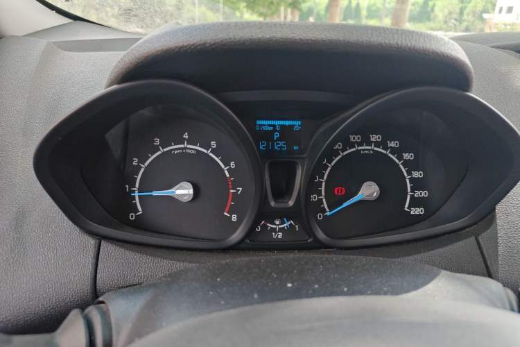 Used Ford EcoSport 2013 1.5L Automatic Fashion Model Instrument Cluster