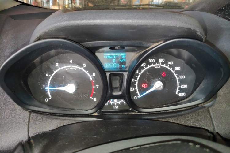 Used Ford EcoSport 2013 1.5L Automatic Fashion Model Instrument Cluster
