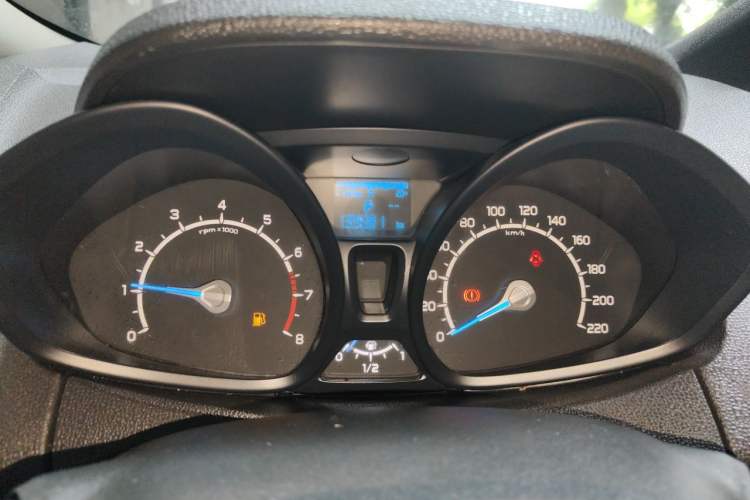 Used Ford EcoSport 2013 1.5L Automatic Fashion Model Instrument Cluster