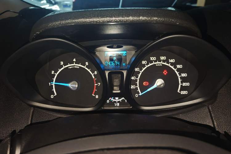 Used Ford EcoSport 2013 1.5L Automatic Fashion Model Instrument Cluster