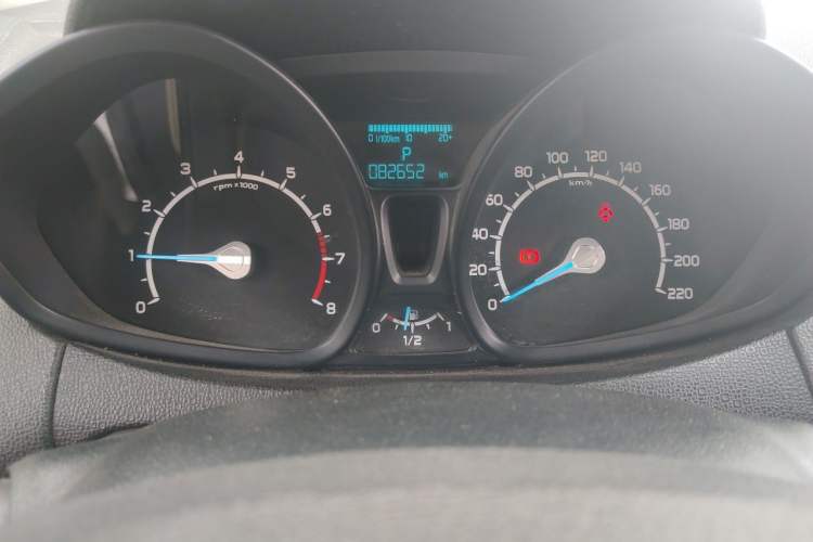 Used Ford EcoSport 2013 1.5L Automatic Fashion Model Instrument Cluster