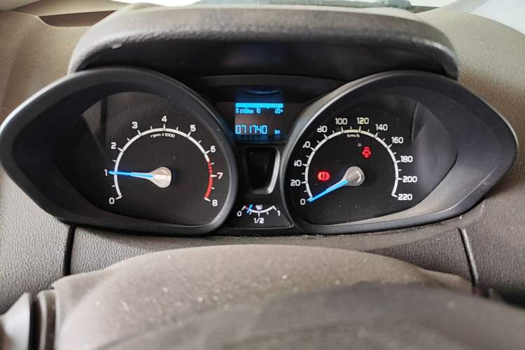 Used Ford EcoSport 2013 1.5L Manual Fashion Model Instrument Cluster