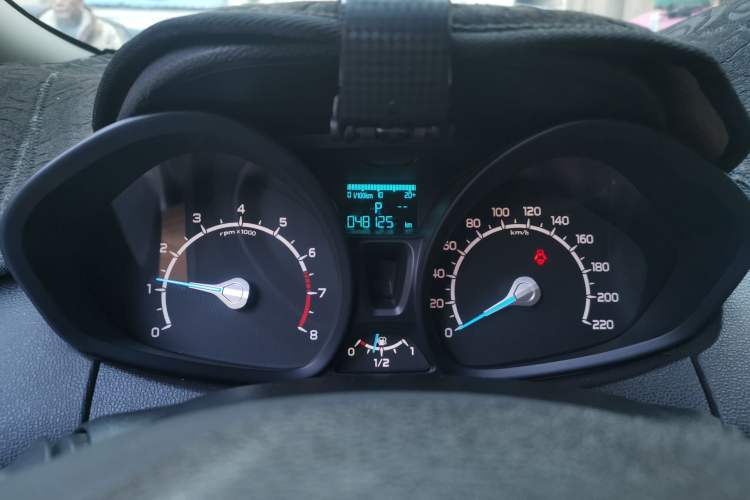 Used Ford EcoSport 2013 1.5L Automatic Fashion Model Instrument Cluster
