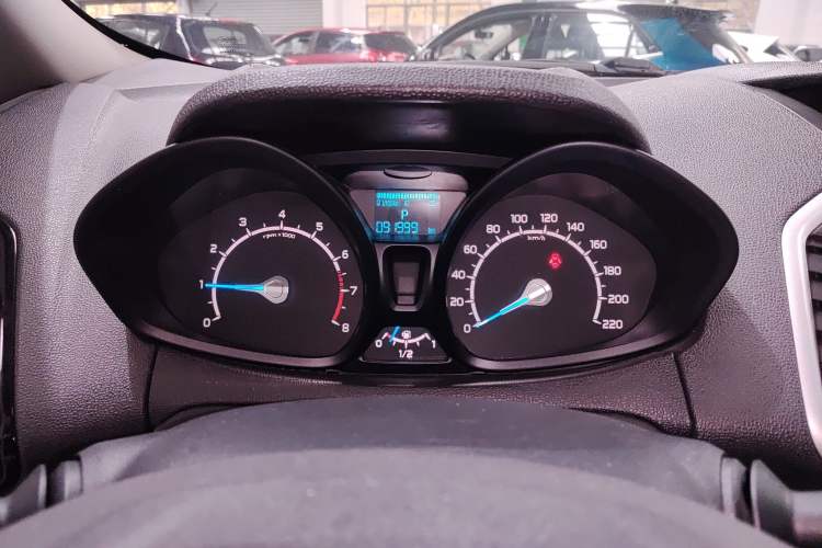 Used Ford EcoSport 2013 1.5L Automatic Fashion Model Instrument Cluster