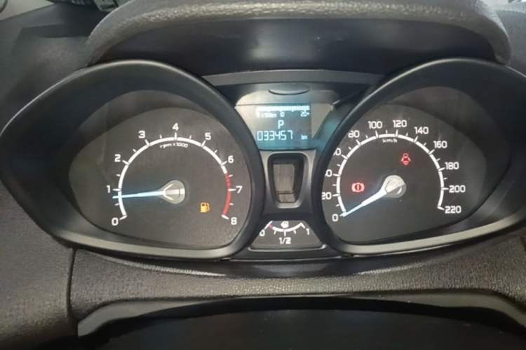 Used Ford EcoSport 2013 1.5L Automatic Fashion Model Instrument Cluster
