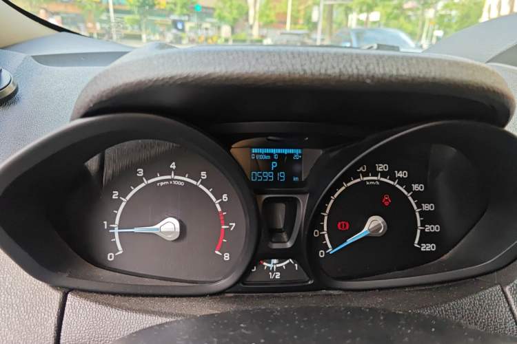 Used Ford EcoSport 2013 1.5L Automatic Fashion Model Instrument Cluster