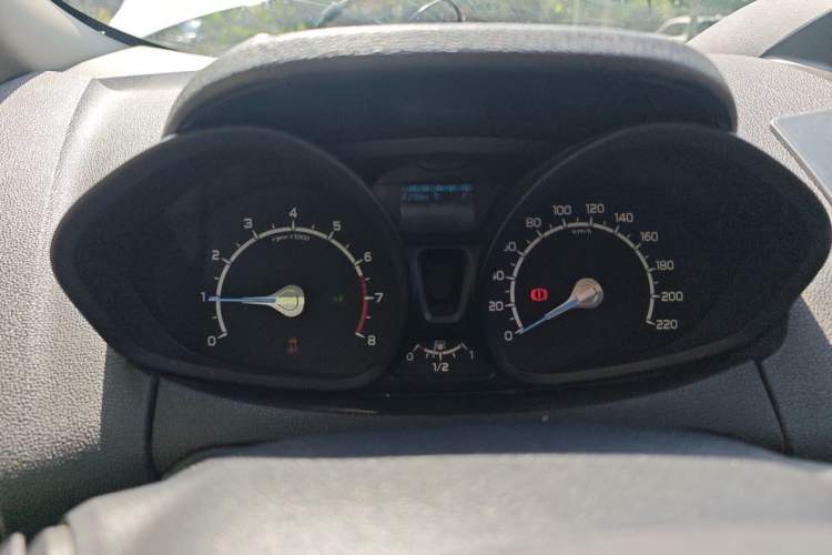 Used Ford EcoSport 2013 1.5L Automatic Fashion Model Instrument Cluster