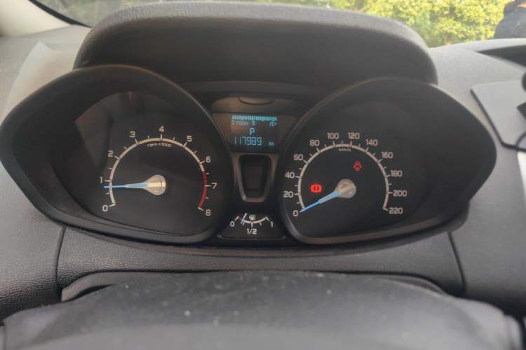 Used Ford EcoSport 2013 1.5L Automatic Fashion Model Instrument Cluster