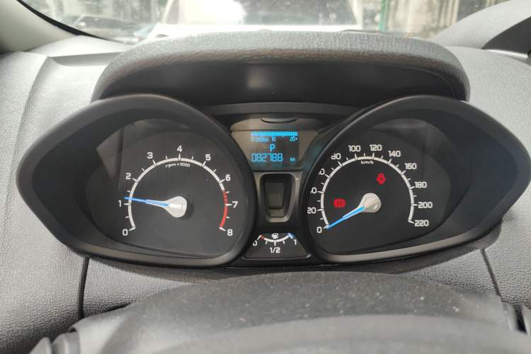 Used Ford EcoSport 2013 1.5L Automatic Fashion Model Instrument Cluster