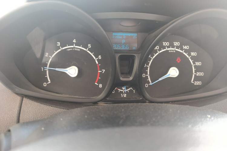 Used Ford EcoSport 2013 1.5L Automatic Fashion Model Instrument Cluster