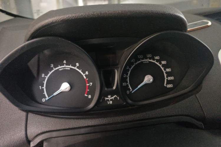 Used Ford EcoSport 2013 1.5L Automatic Fashion Model Instrument Cluster