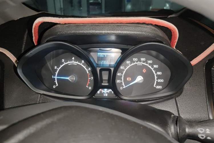 Used Ford EcoSport 2013 1.5L Manual Fashion Model Instrument Cluster