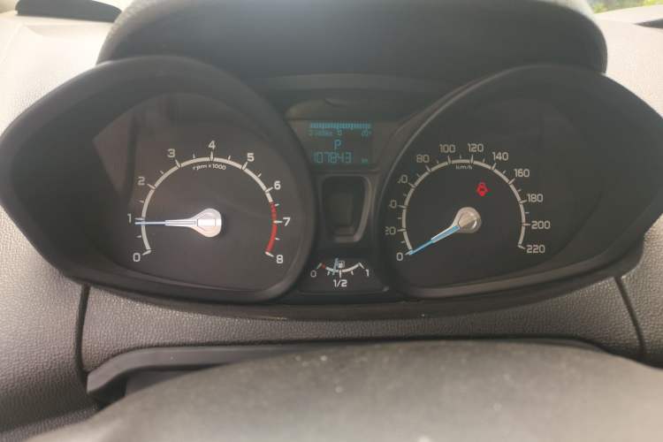 Used Ford EcoSport 2013 1.5L Automatic Fashion Model Instrument Cluster