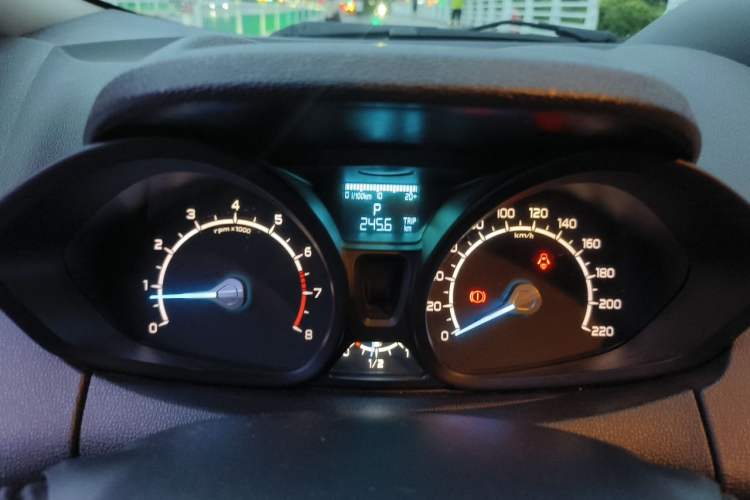 Used Ford EcoSport 2013 1.5L Automatic Fashion Model Instrument Cluster