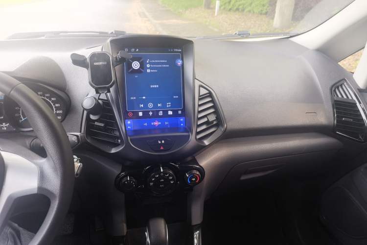 Used Ford EcoSport 2013 1.5L Automatic Fashion Model Interior 2