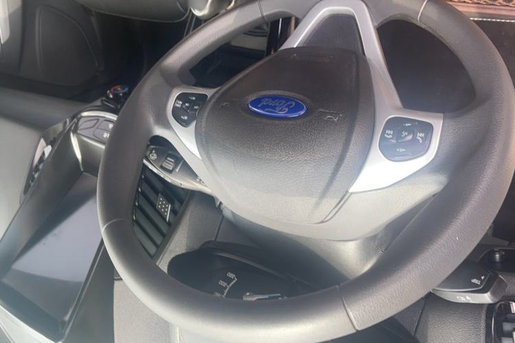 Used Ford EcoSport 2013 1.5L Manual Fashion Model Interior 2