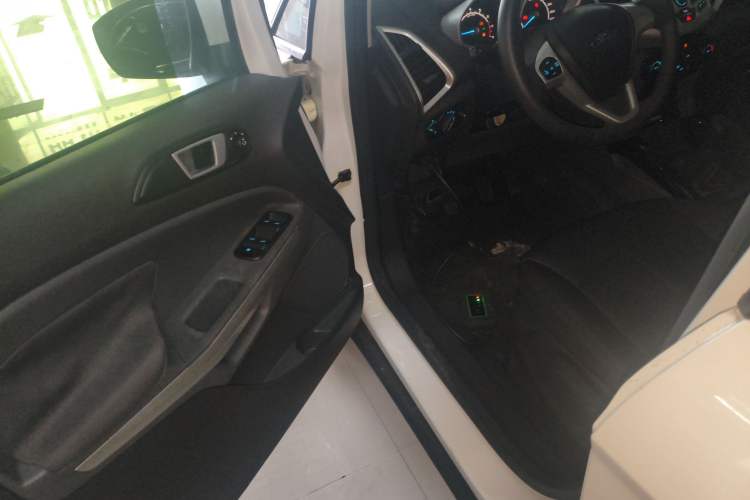Used Ford EcoSport 2013 1.0L GTDi Manual Luxury Model Interior 3