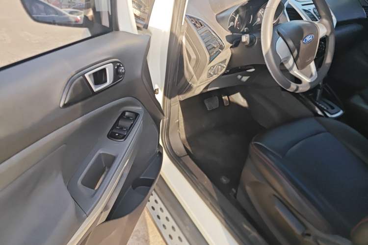 Used Ford EcoSport 2013 1.5L Automatic Fashion Model Interior 3