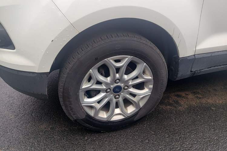 Used Ford EcoSport 2013 1.5L Automatic Prestige Model Left Front Wheel Hub