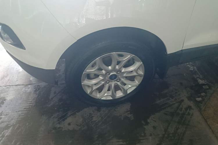 Used Ford EcoSport 2013 1.5L Automatic Prestige Model Left Front Wheel Hub