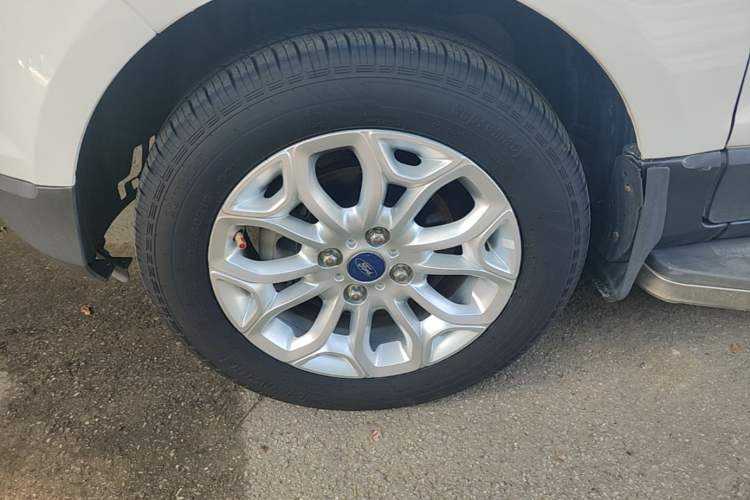 Used Ford EcoSport 2013 1.5L Automatic Prestige Model Left Front Wheel Hub