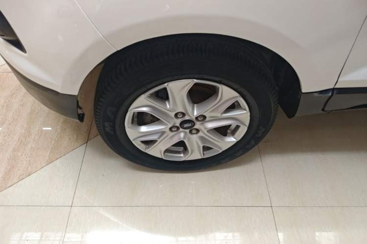 Used Ford EcoSport 2013 1.5L Automatic Fashion Model Left Front Wheel Hub