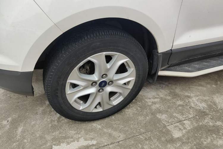 Used Ford EcoSport 2013 1.5L Automatic Fashion Model Left Front Wheel Hub